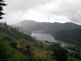 雨の琴平ダム.jpg